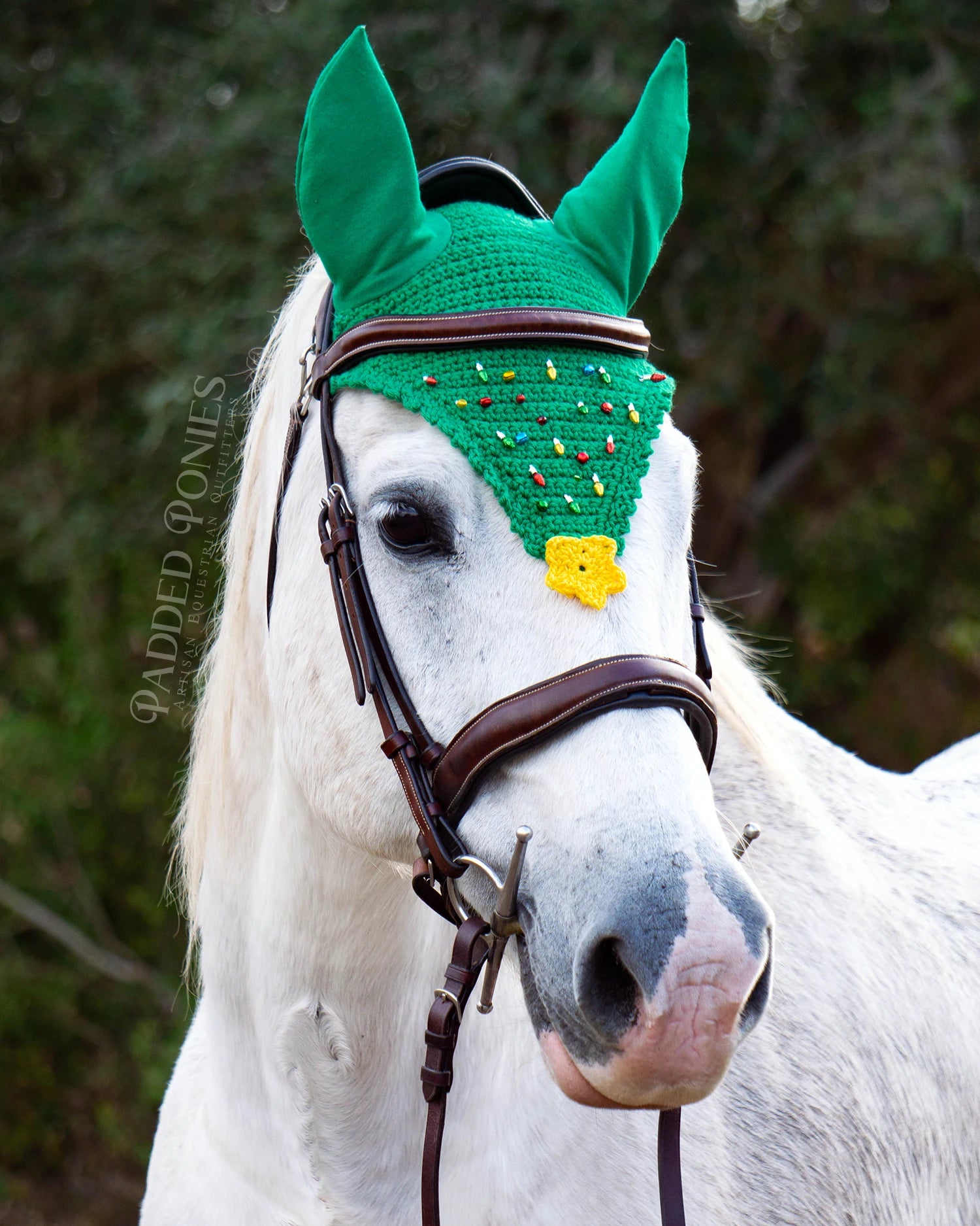 Green Christmas Tree with Lights, Star, and Ornaments Horse Fly Veil Bonnet