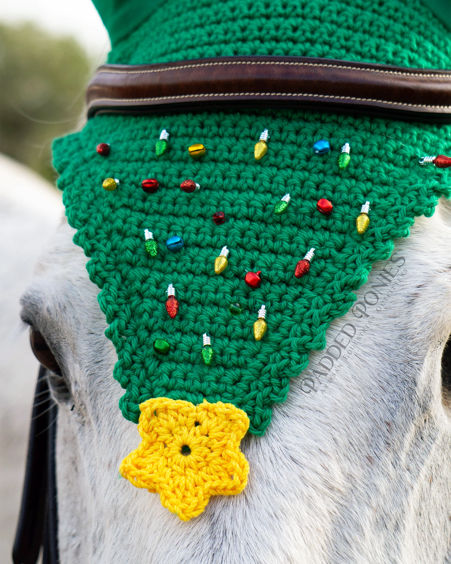 Green Christmas Tree with Lights, Star, and Ornaments Horse Fly Veil Bonnet