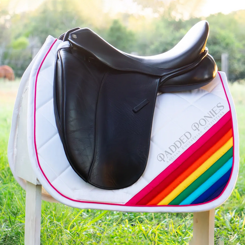 Tapis de Selle Personnalisé LGBTQ+ Pride Flag Corner Stripe Anglais ou Occidental